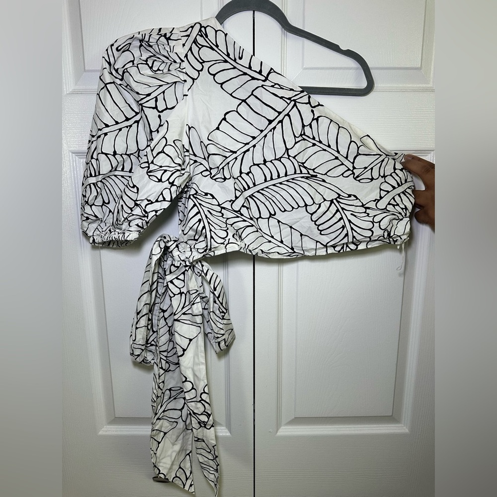 Fenoel x Target One-Shoulder Puff Sleeve Wrap Crop Top– Black & White Leaf Print